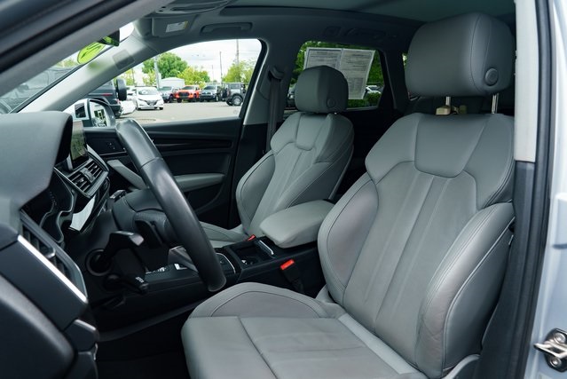 Vehicle image 21 of 28