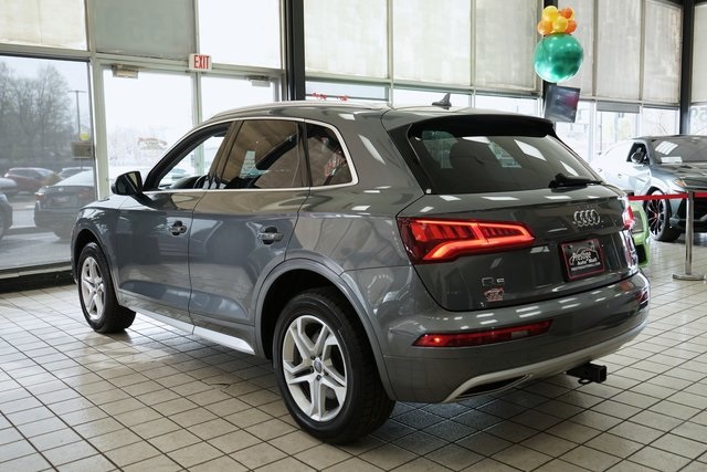Vehicle image 10 of 57