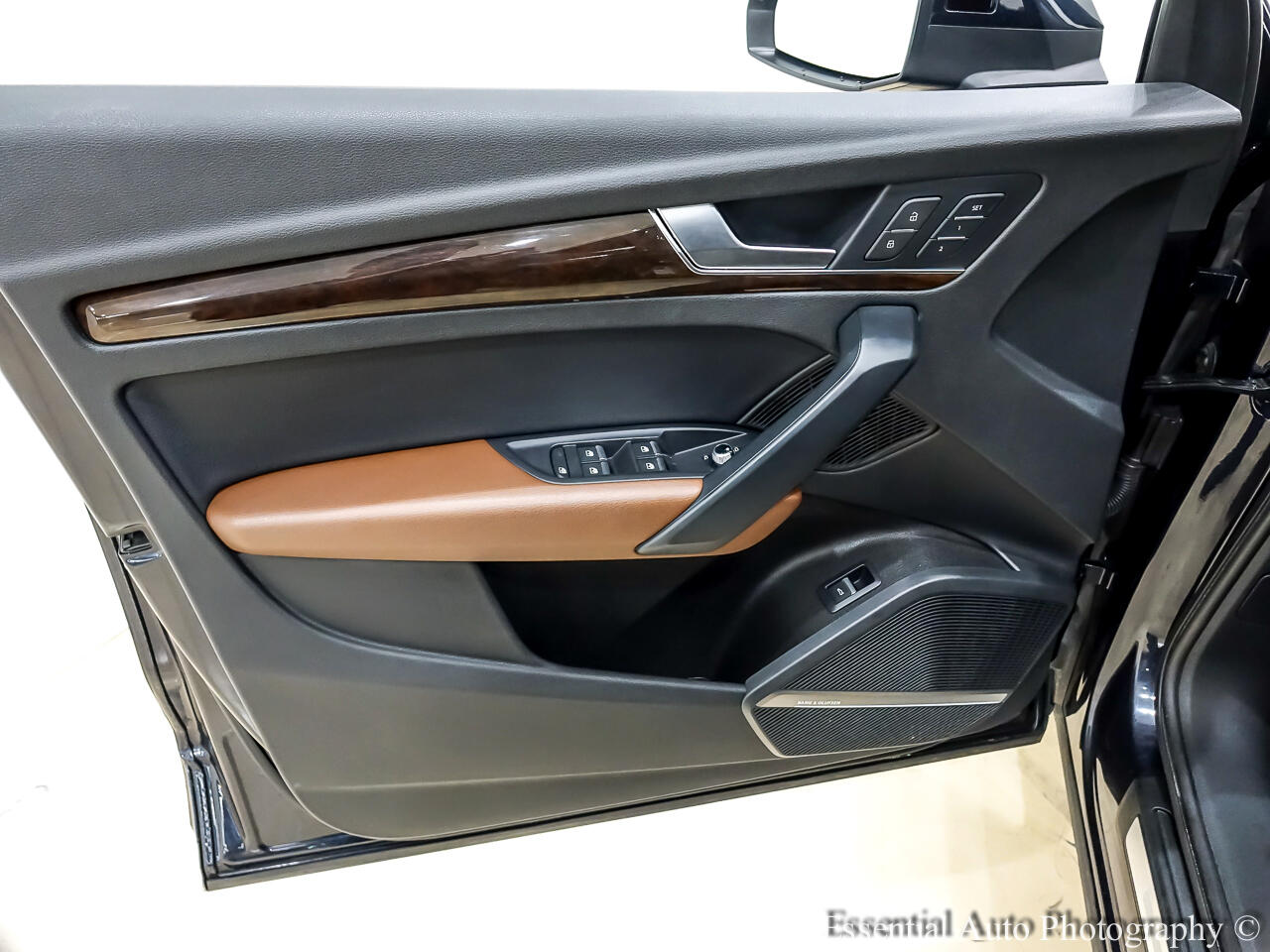 Vehicle image 29 of 42