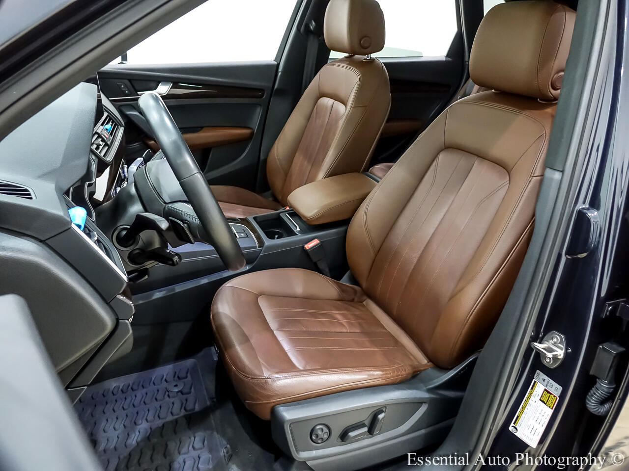 Vehicle image 14 of 42