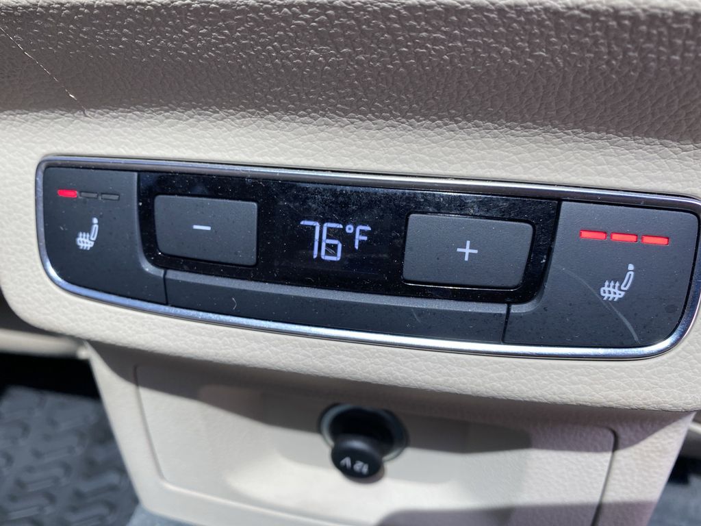 Vehicle image 34 of 55