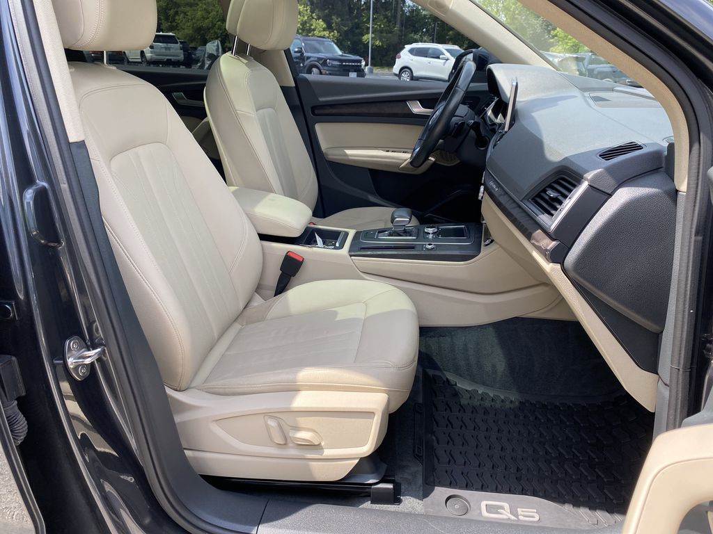 Vehicle image 18 of 55