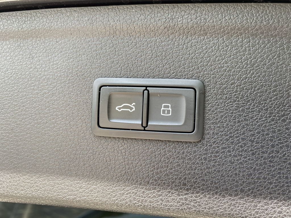 Vehicle image 39 of 55