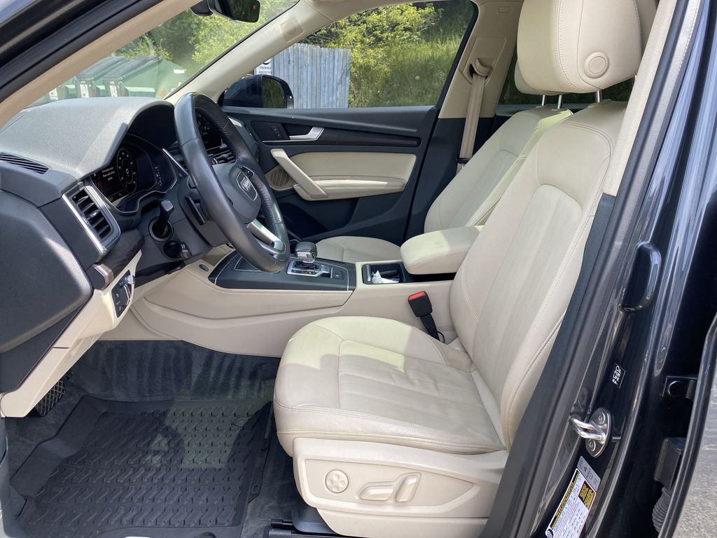 Vehicle image 19 of 55