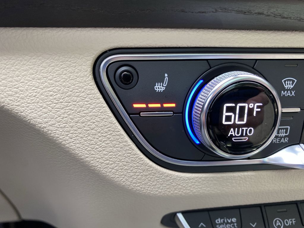 Vehicle image 32 of 55