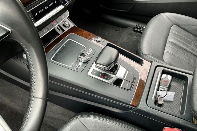 Vehicle image 21 of 33