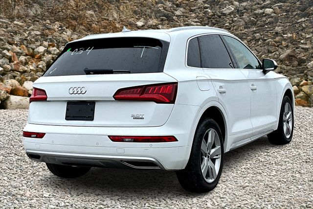 Vehicle image 4 of 33