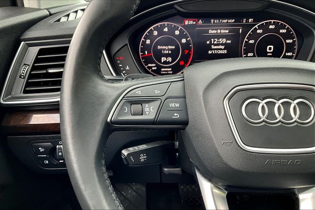 Vehicle image 18 of 33
