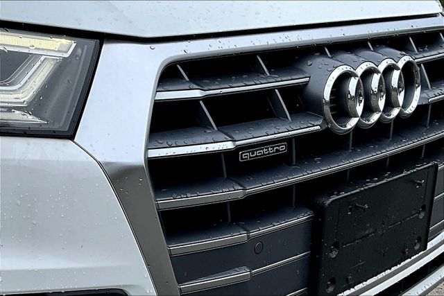 Vehicle image 32 of 33