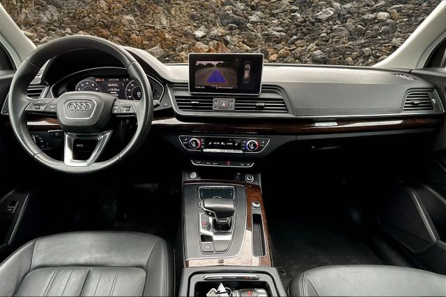 Vehicle image 13 of 33
