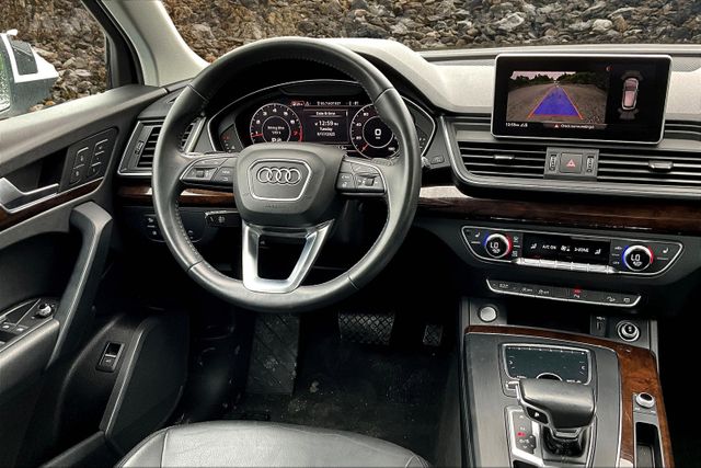 Vehicle image 14 of 33