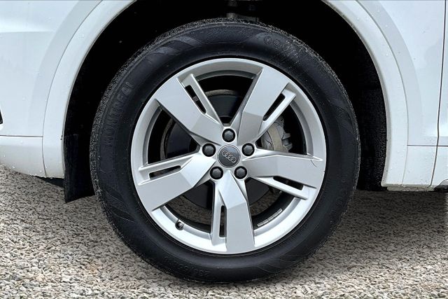 Vehicle image 7 of 33
