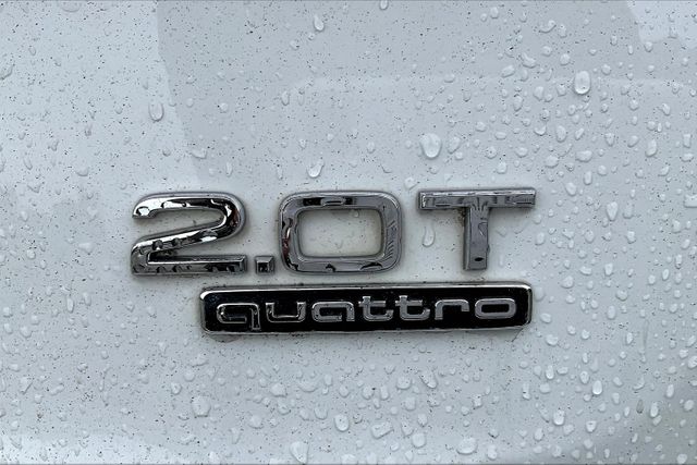 Vehicle image 25 of 33