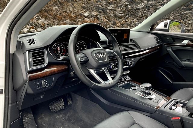 Vehicle image 12 of 33