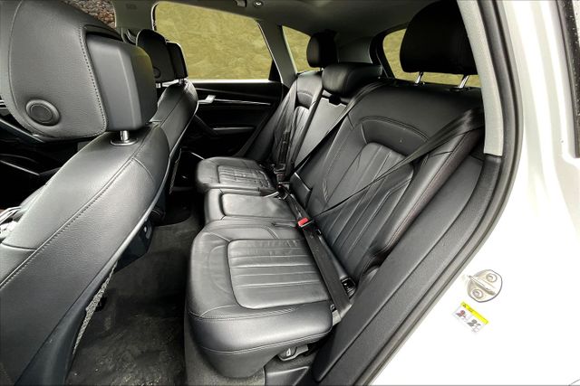 Vehicle image 11 of 33