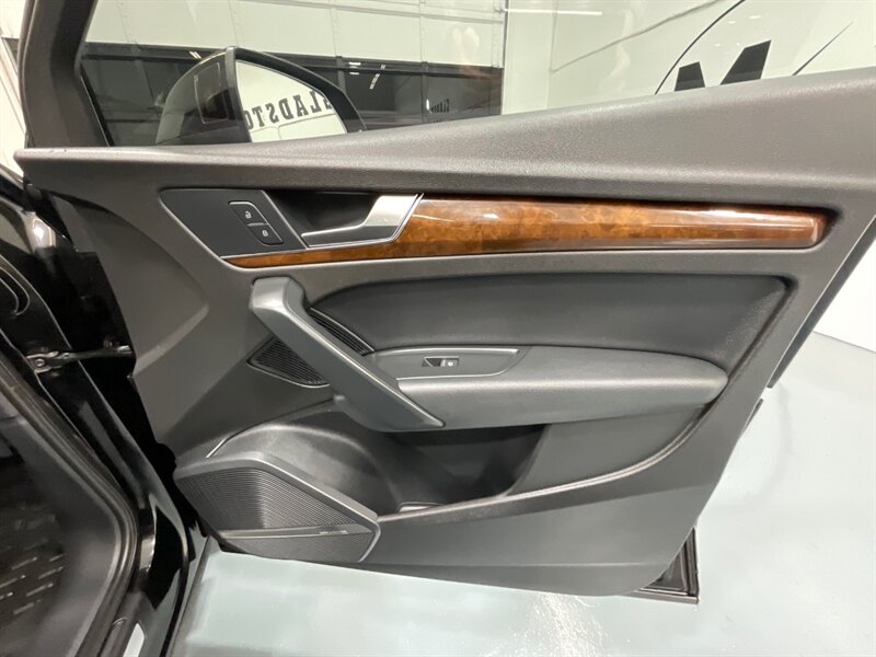 Vehicle image 39 of 61