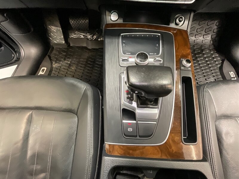 Vehicle image 27 of 61