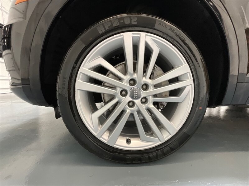 Vehicle image 32 of 61