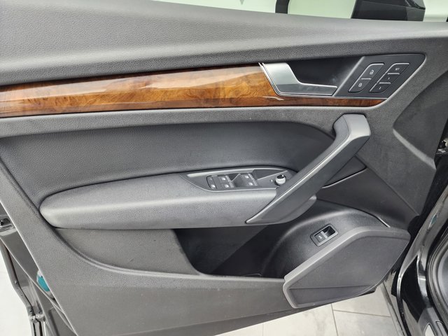 Vehicle image 26 of 49