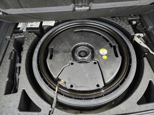 Vehicle image 27 of 49