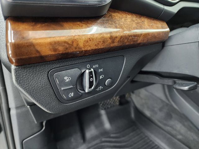 Vehicle image 35 of 49