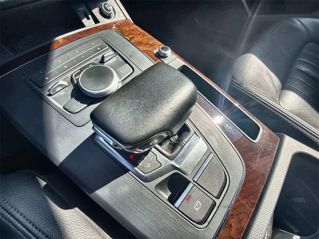Vehicle image 24 of 34
