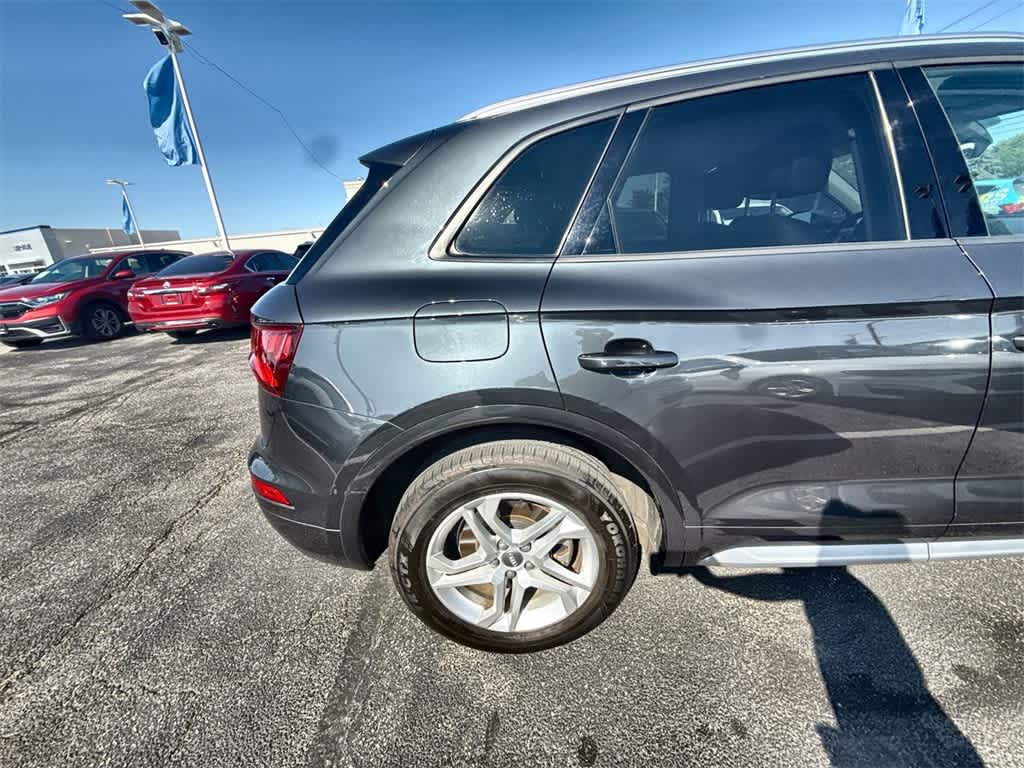 Vehicle image 8 of 34