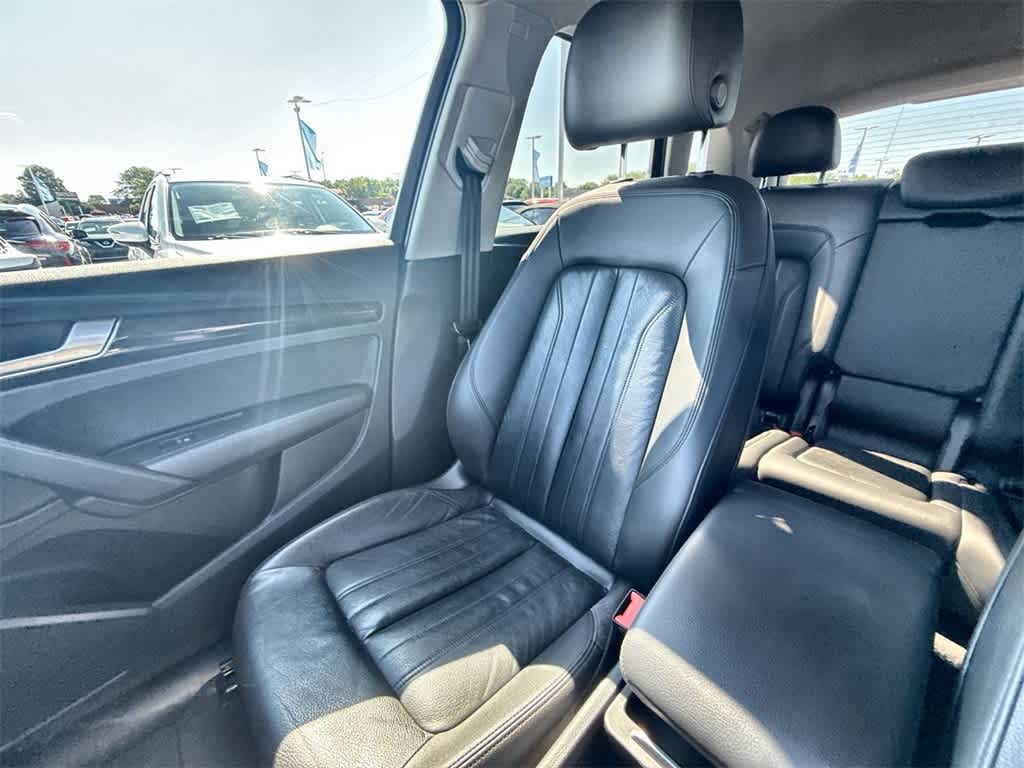 Vehicle image 11 of 34