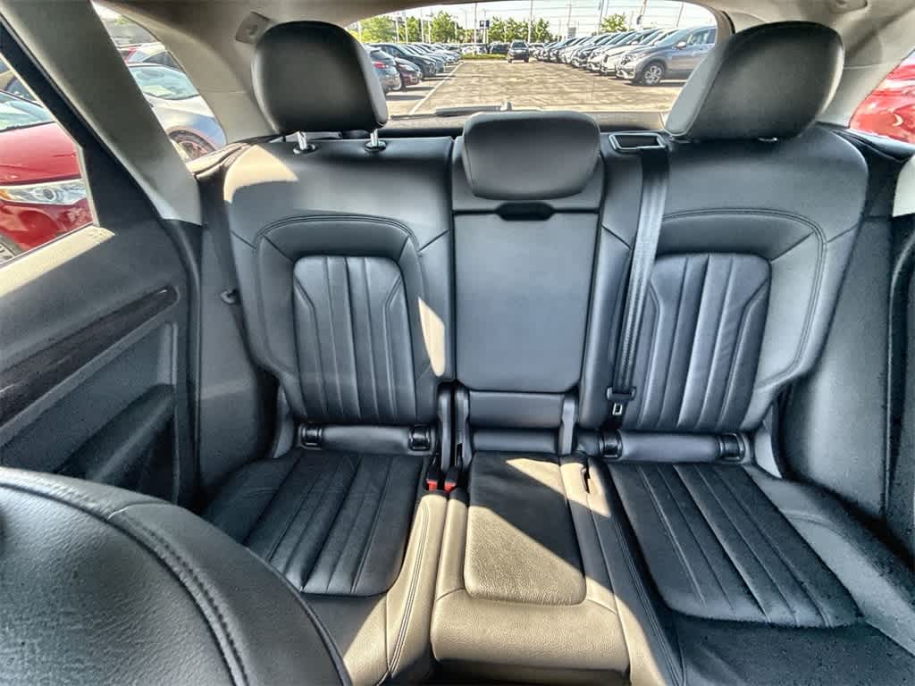 Vehicle image 13 of 34
