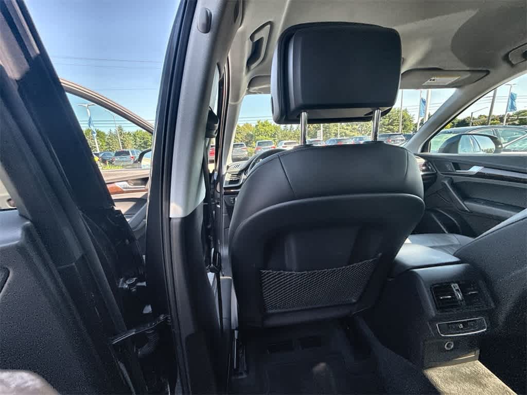 Vehicle image 15 of 34