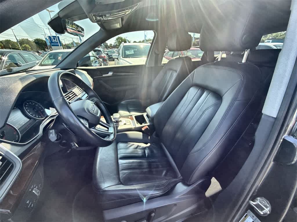 Vehicle image 14 of 34
