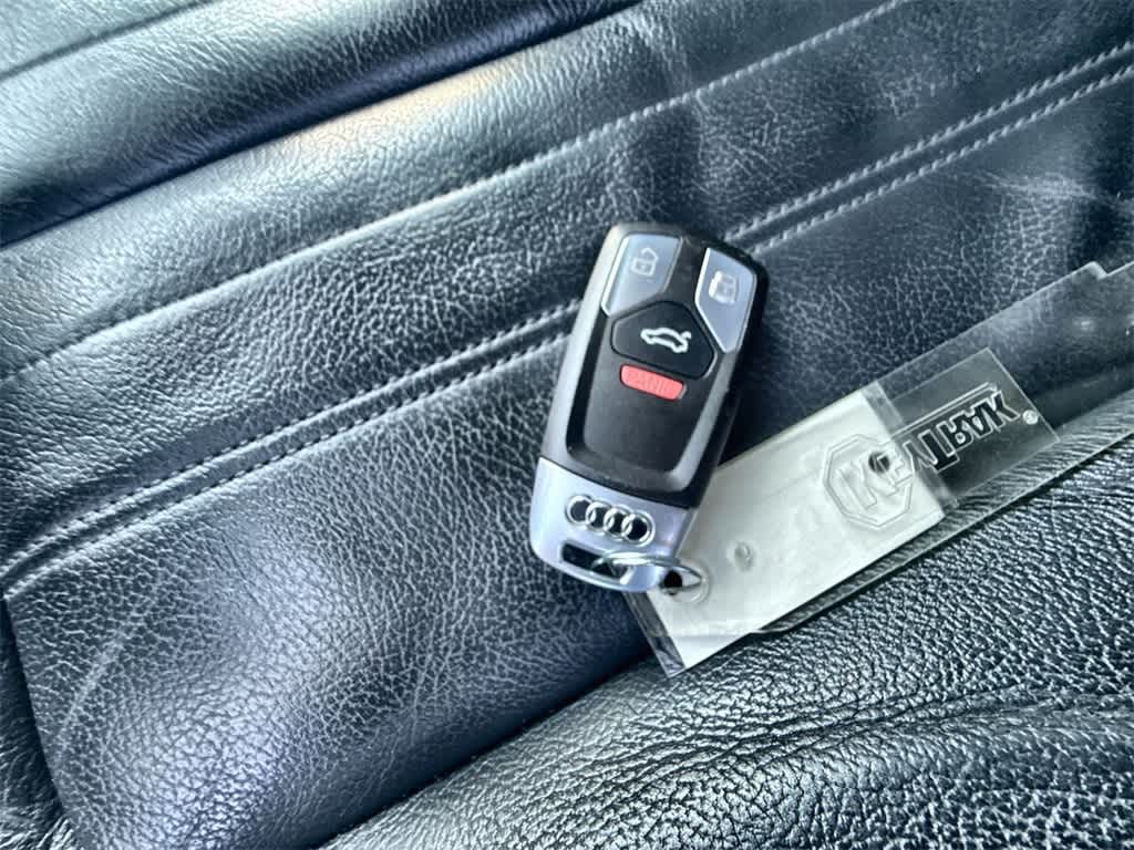 Vehicle image 25 of 34