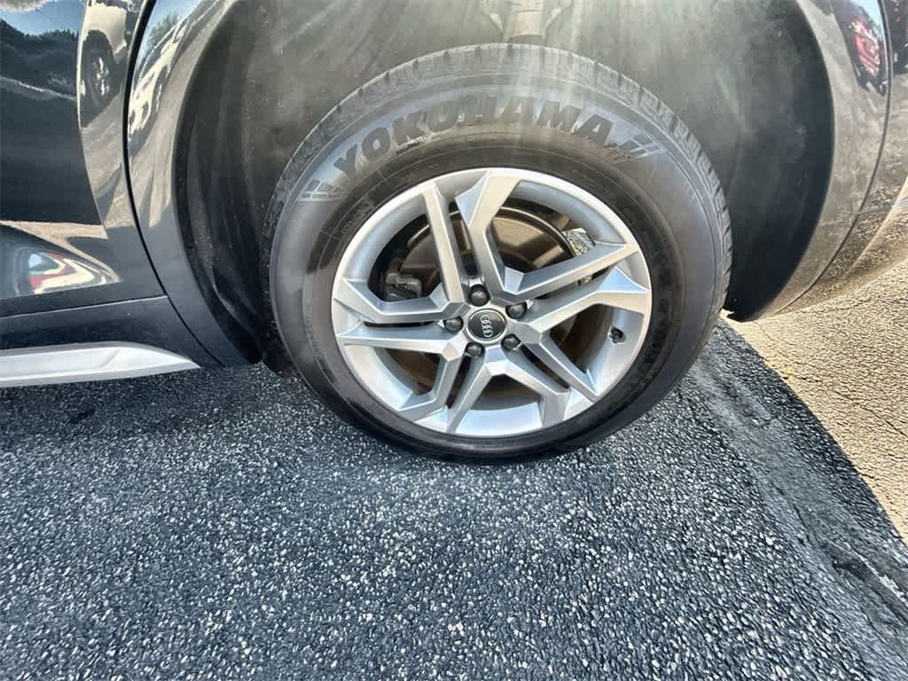 Vehicle image 9 of 34