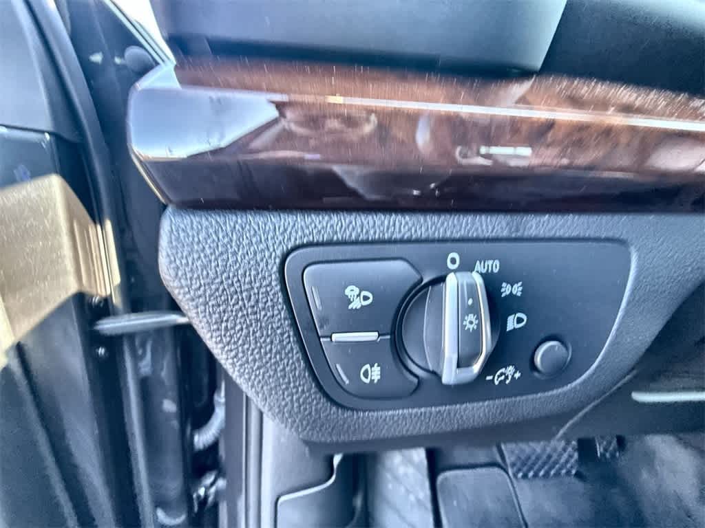 Vehicle image 26 of 34