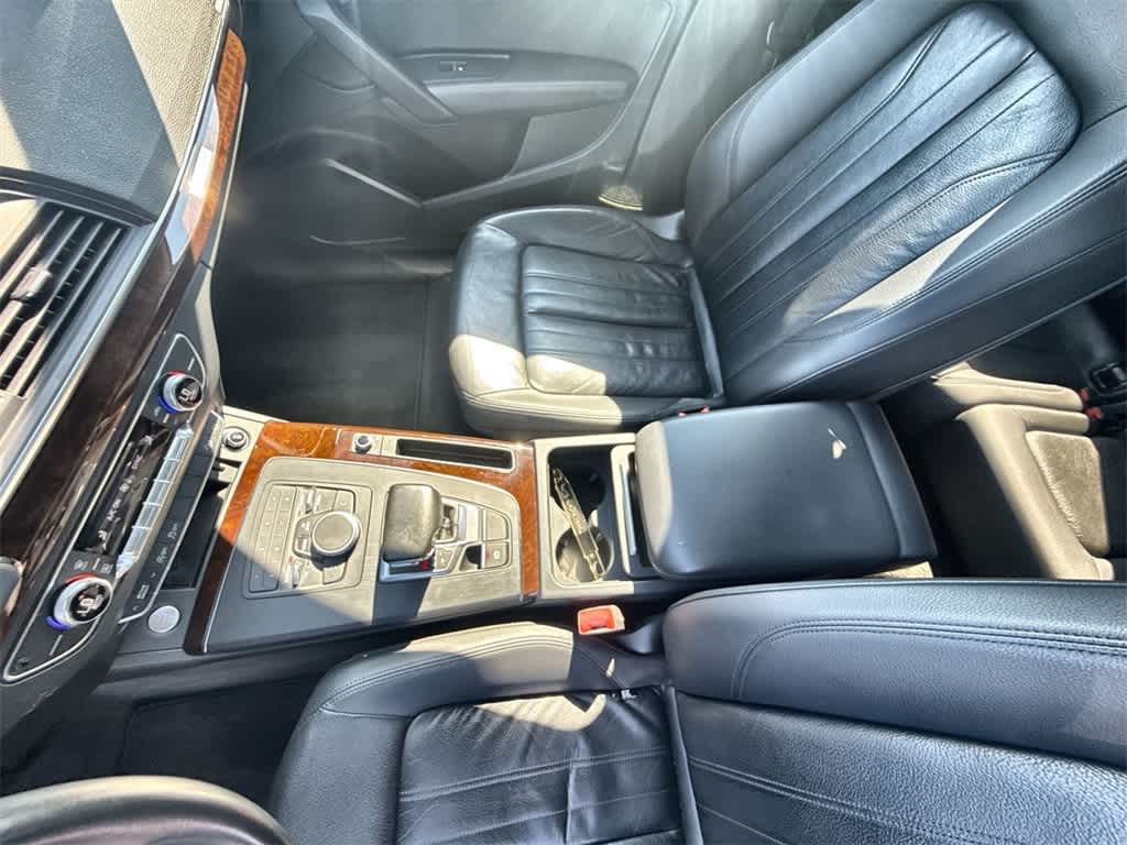 Vehicle image 31 of 34