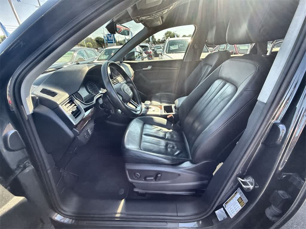 Vehicle image 16 of 34