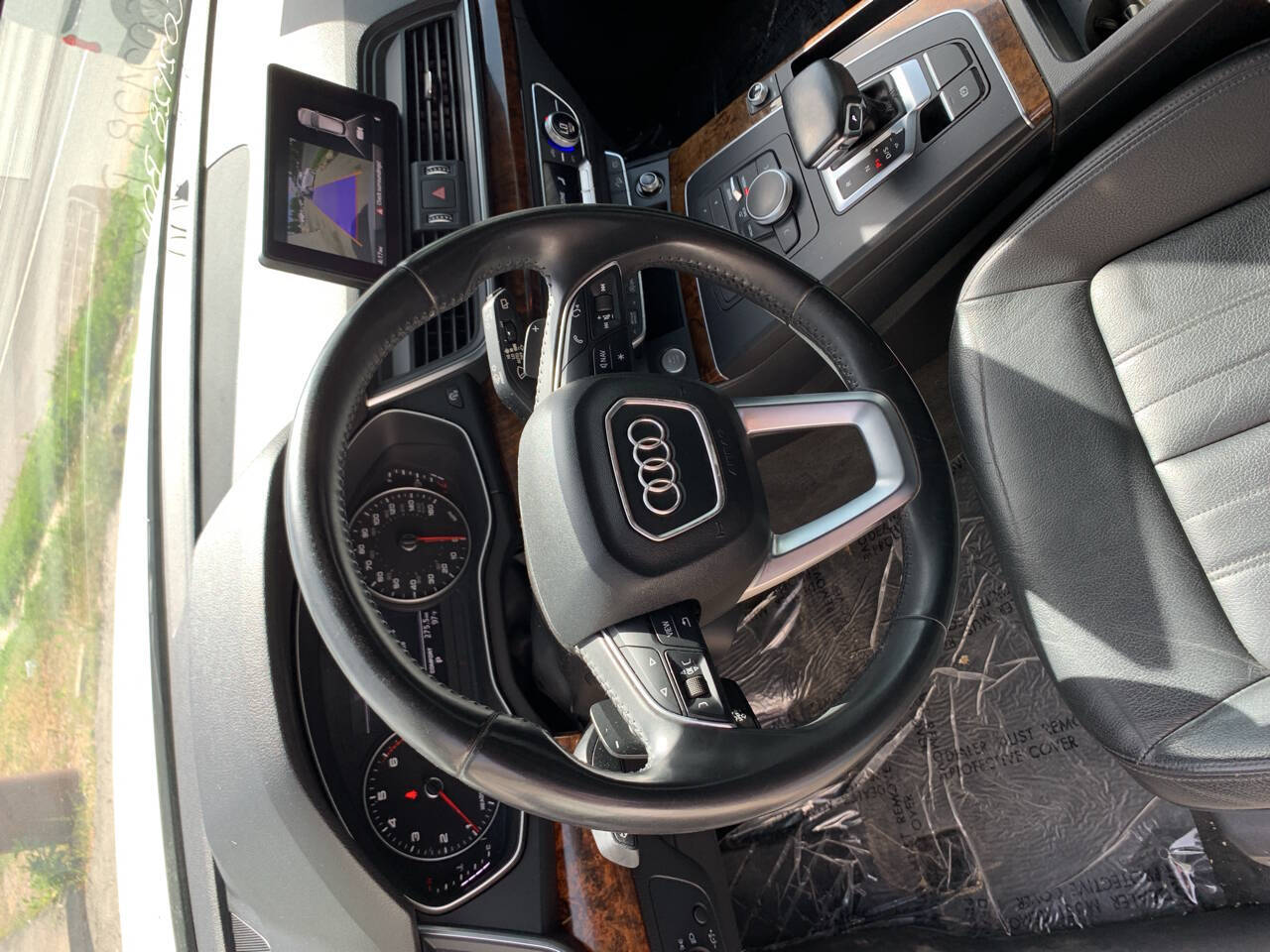 Vehicle image 13 of 16