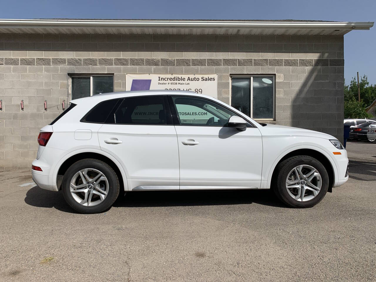 Vehicle image 4 of 16