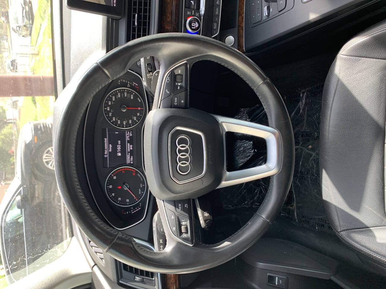 Vehicle image 14 of 16