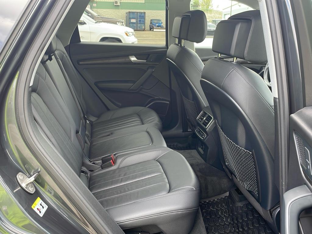 Vehicle image 17 of 23