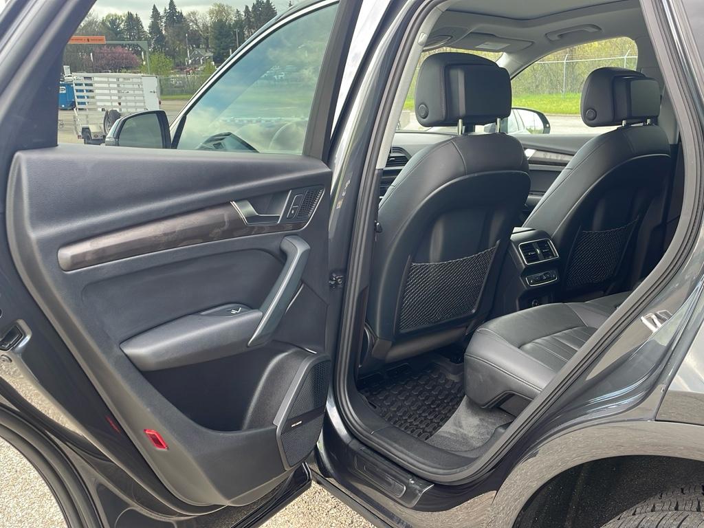 Vehicle image 13 of 23