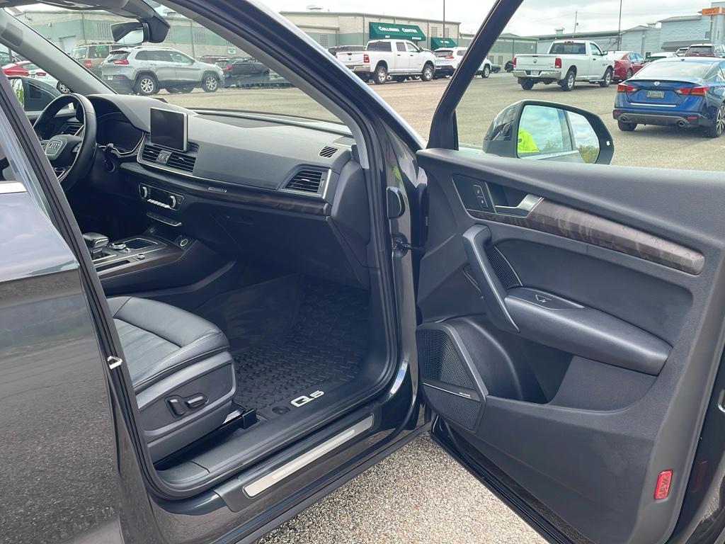 Vehicle image 18 of 23