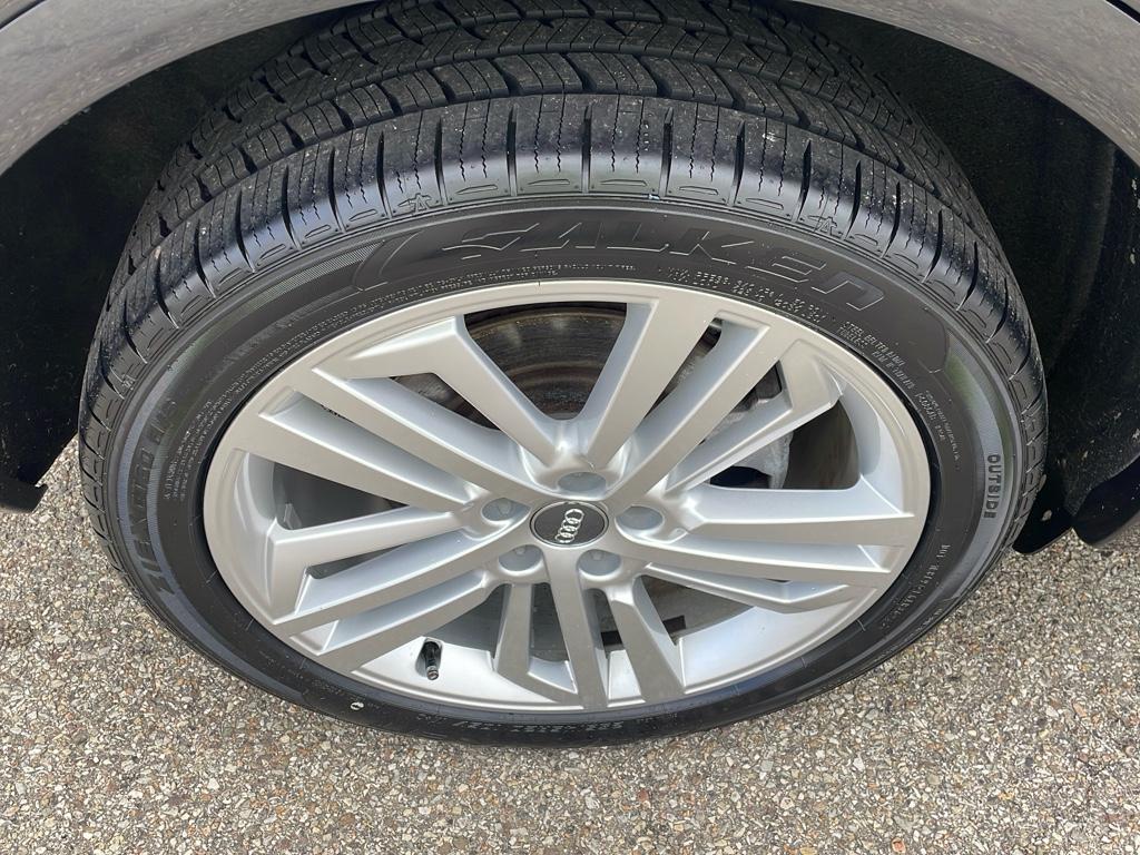 Vehicle image 10 of 23