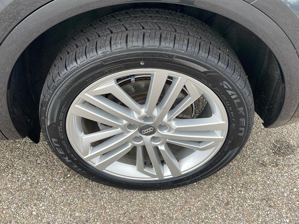 Vehicle image 11 of 23