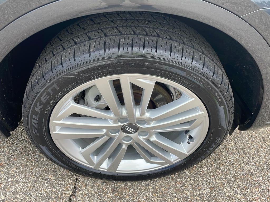 Vehicle image 9 of 23