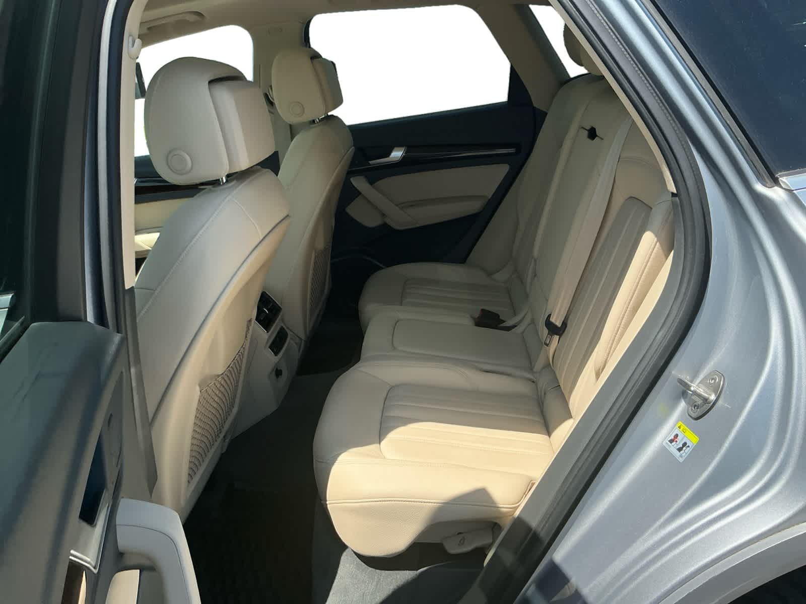 Vehicle image 14 of 27
