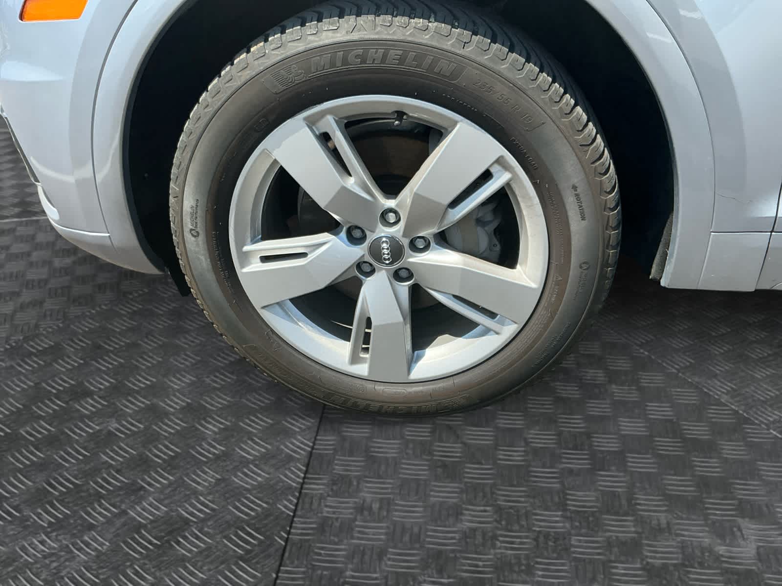 Vehicle image 15 of 27