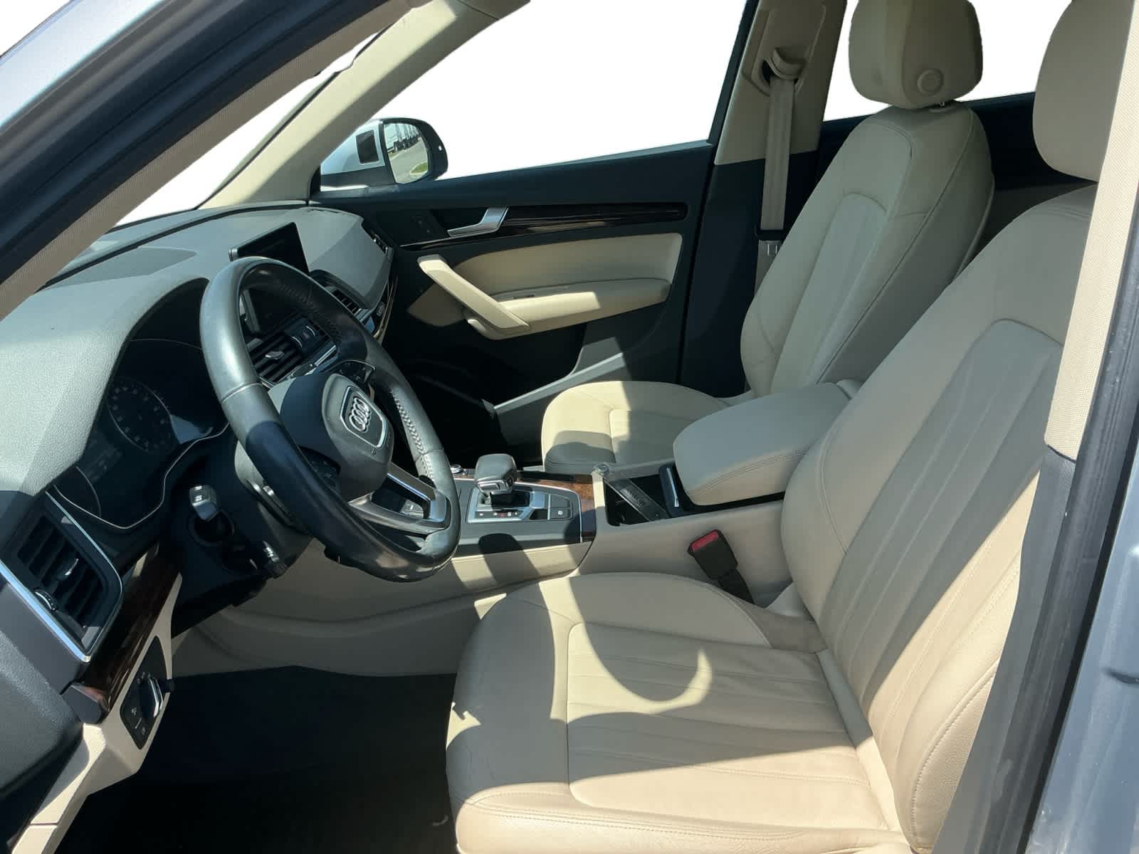 Vehicle image 10 of 27