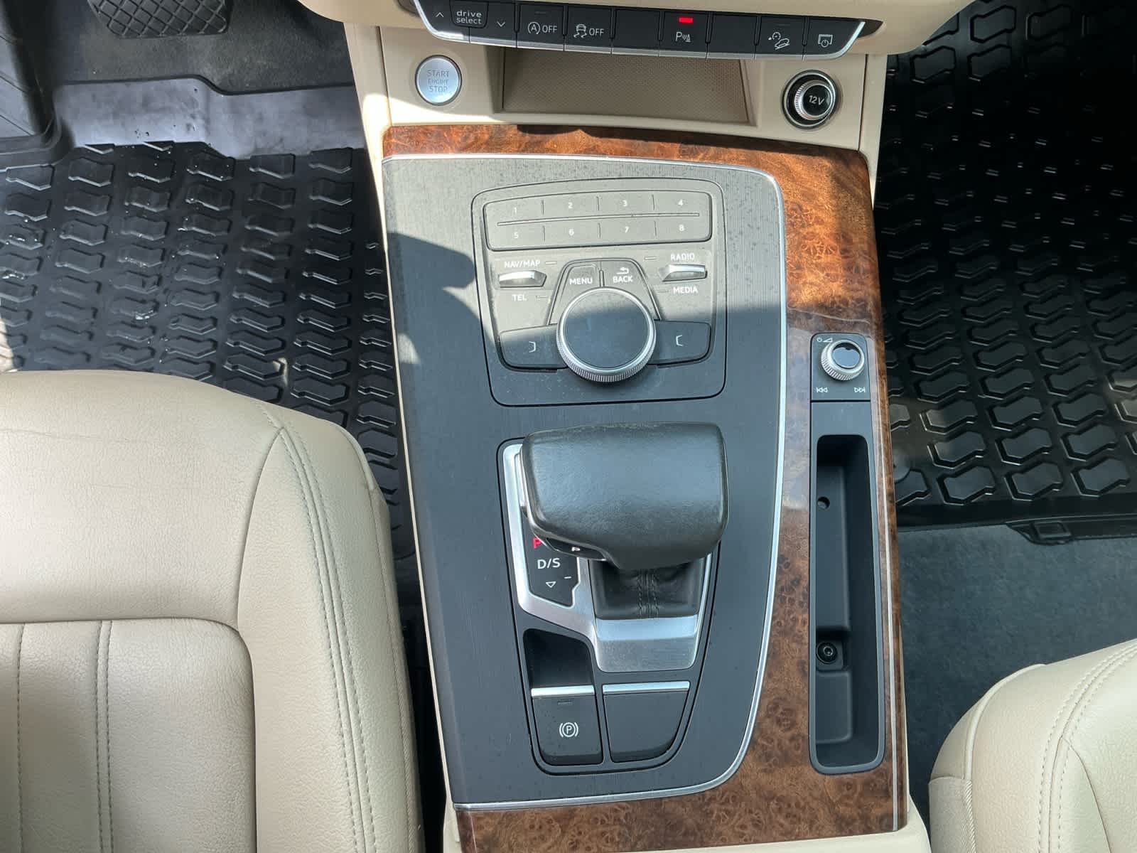 Vehicle image 23 of 27