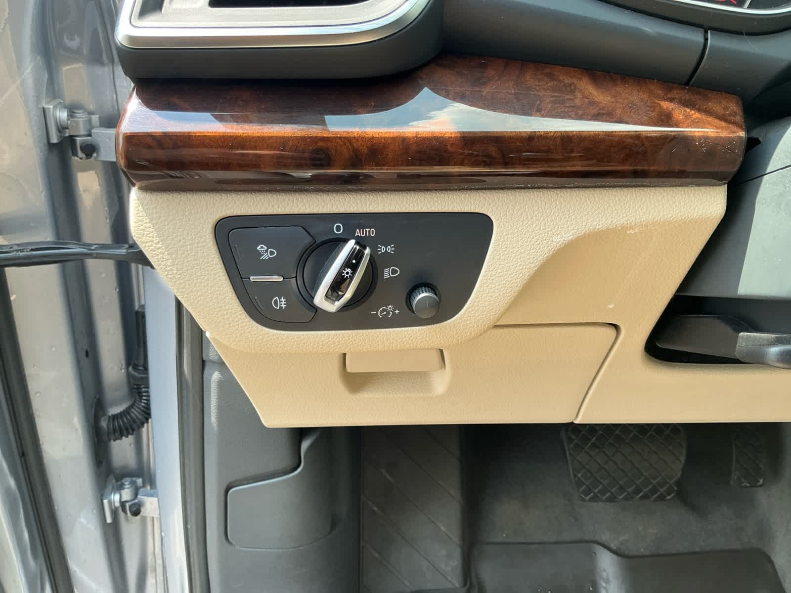 Vehicle image 20 of 27